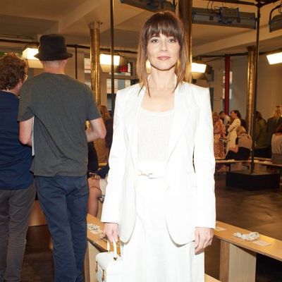 Linda Cardellini net worth 