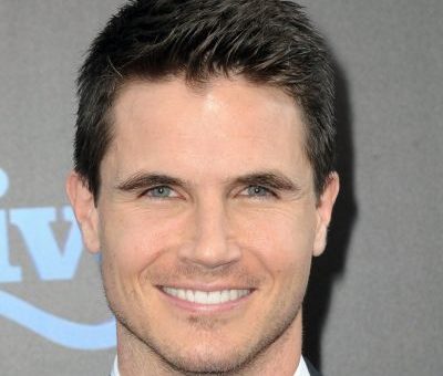 Robbie Amell