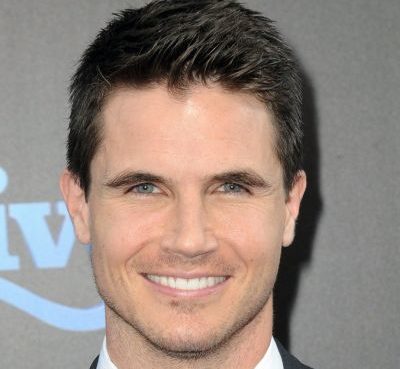 Robbie Amell