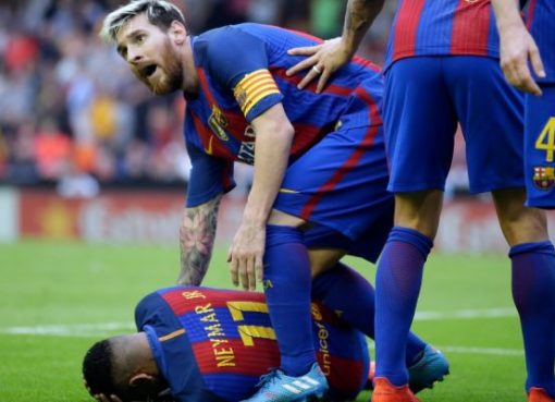 Neymar bottled by fans