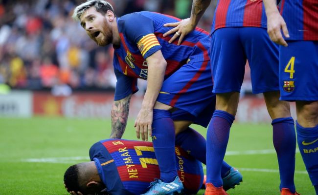 Neymar bottled by fans