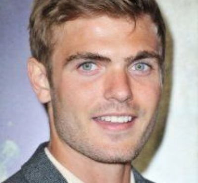 Alex Roe