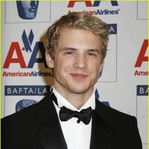 Freddie Stroma- Wiki, Age, Height, Wife, Net Worth (Updated on February
