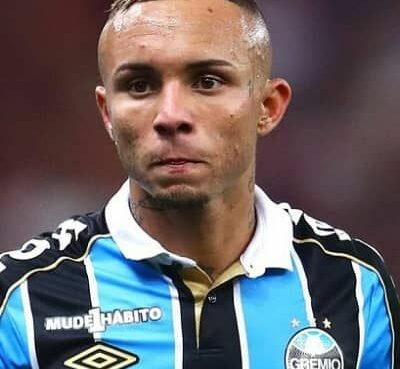 Everton Soares