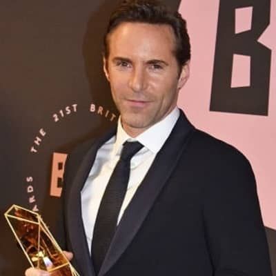 Alessandro Nivola