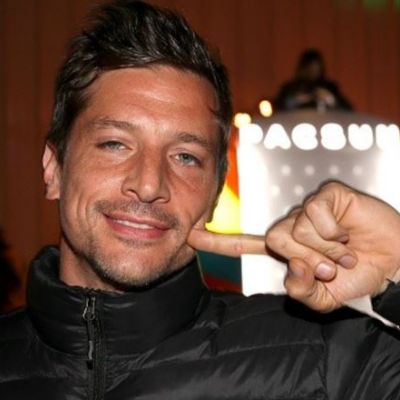 Simon Rex
