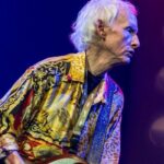 Robby Krieger- Wiki, Age, Height, Wife, Net Worth (Updated on February