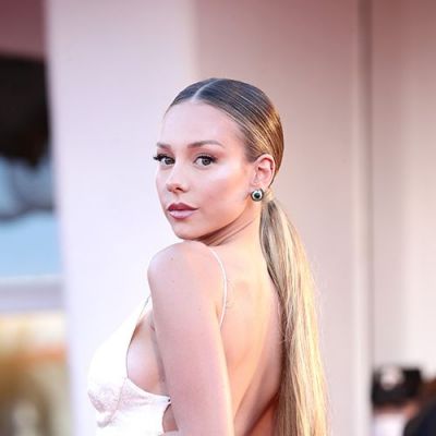 Ester Exposito Height