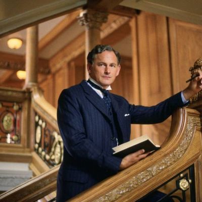 Victor Garber