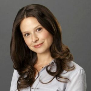 Katie Lowes- Wiki, Age, Height, Net Worth, Husband, Ethnicity (Updated