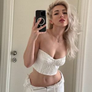 Christine Bright- Wiki, Bio, Age, Height, Boyfriend, Net Worth